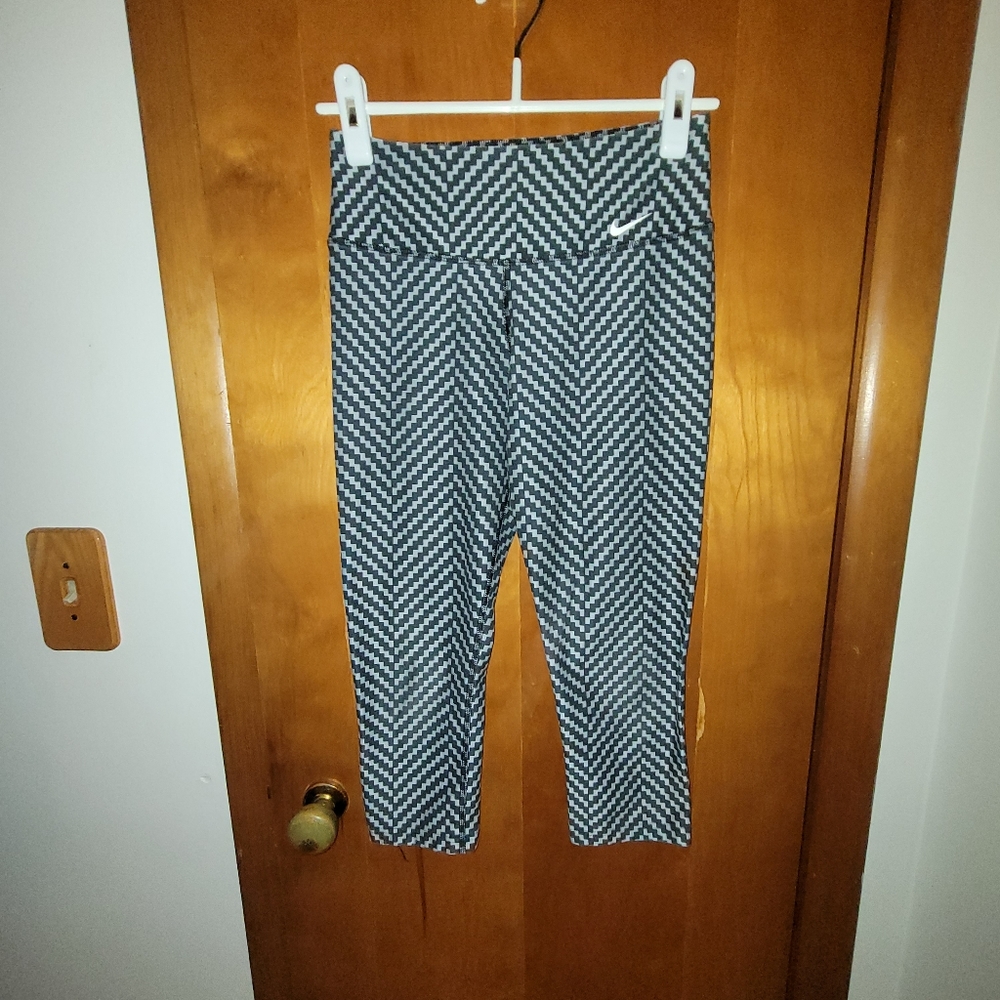 Nike Chevron Dri-Fit Capris Leggings